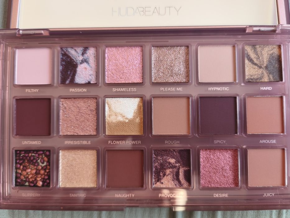 Paleta Huda Beauty Naughty