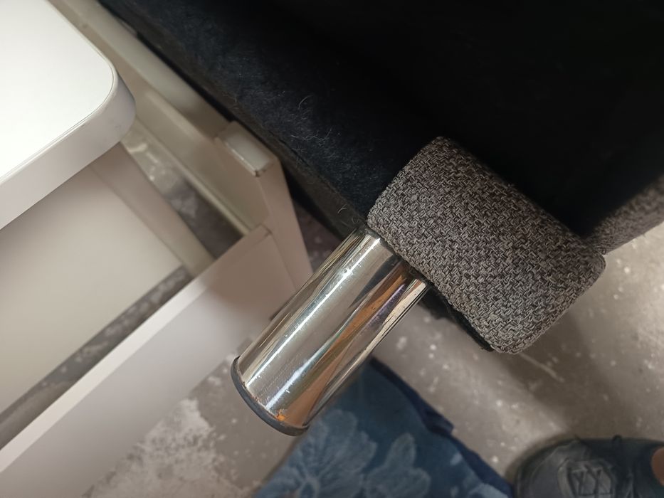 Sofá cama de cor cinza