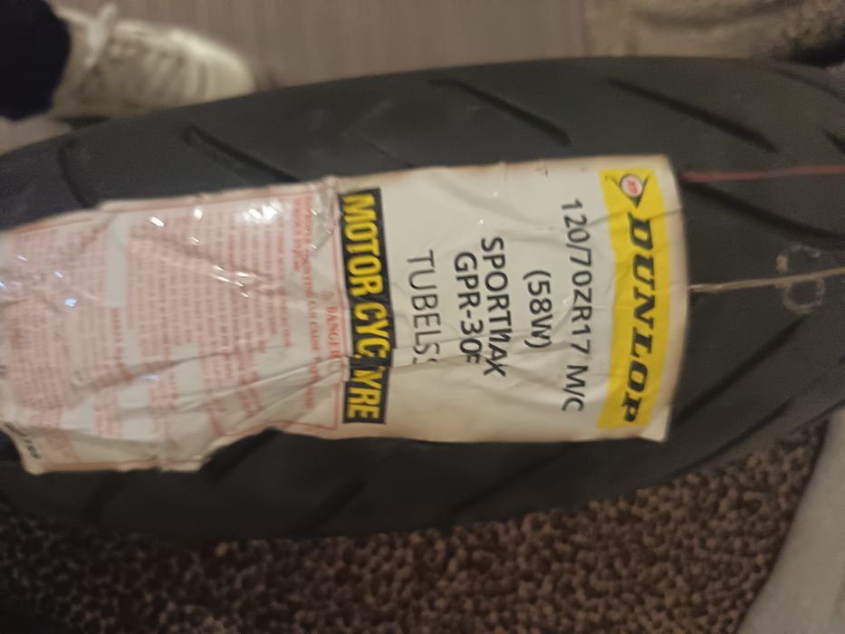 Pneu novo Dunlop