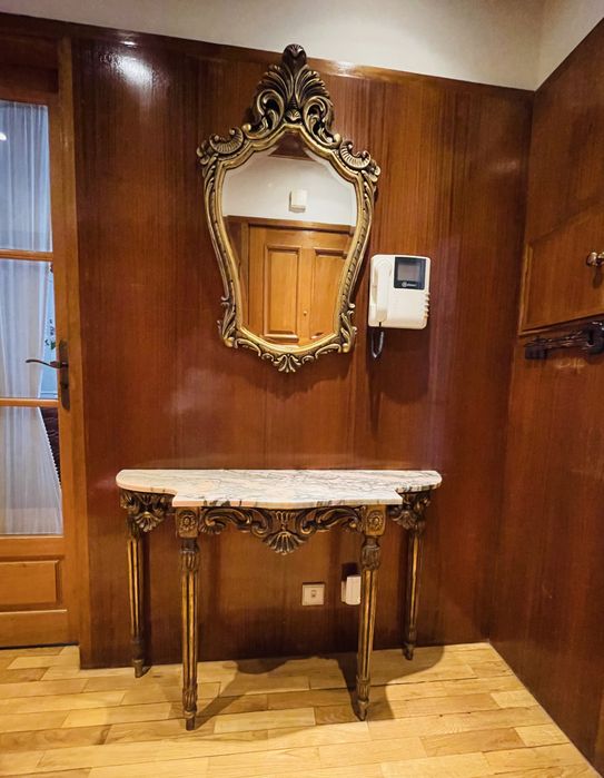 Credência/Móvel de Entrada e Espelho Clássicos em Madeira Dourada