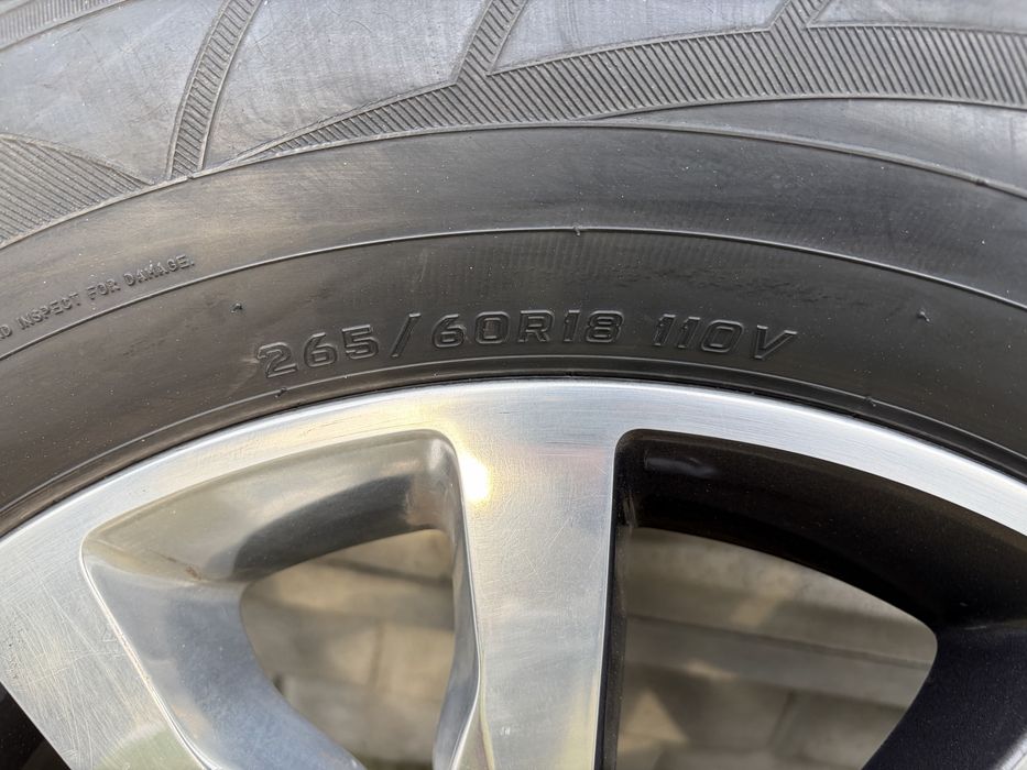 Felgi dodge durango 18 cali komplet