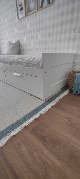 Cama branca extensível