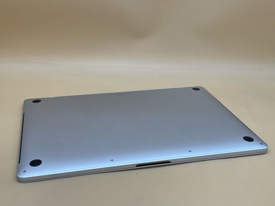 Macbook pro 2018 15.4 як не робочий