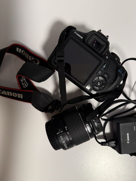Canon  EOS 2000D