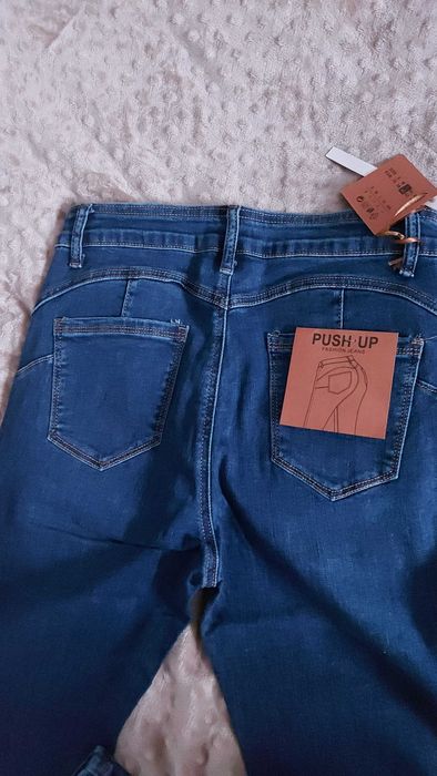 Dżinsy granatowe z cyrkoniami .