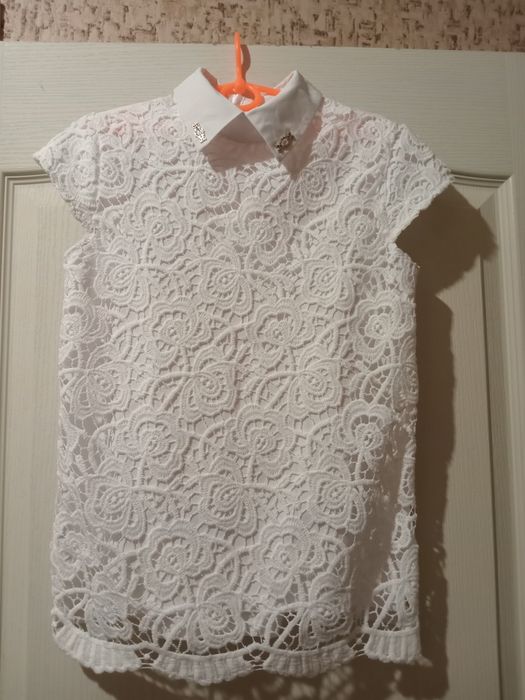 Нарядна біла блузка для школи 42 розмір