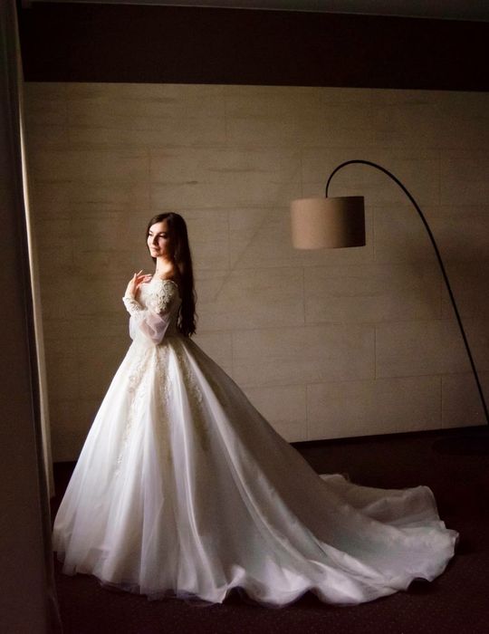 Продам весільну сукню, у використанні була лише раз.