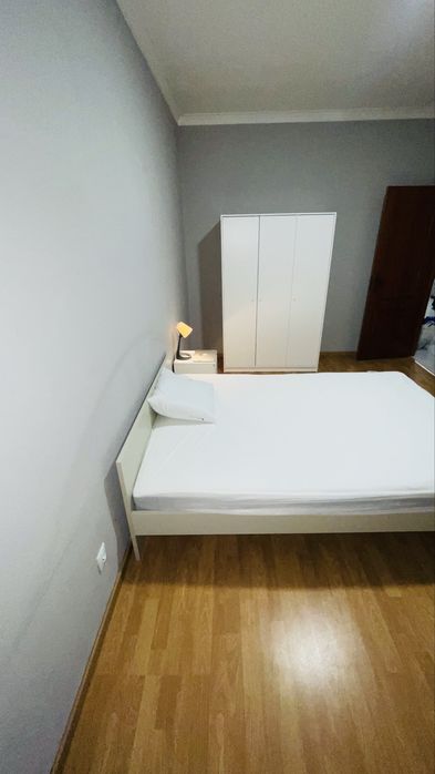 Aluga-se 2 Quartos Completos e Espaçosos para casal, estudantes e trabalhador.