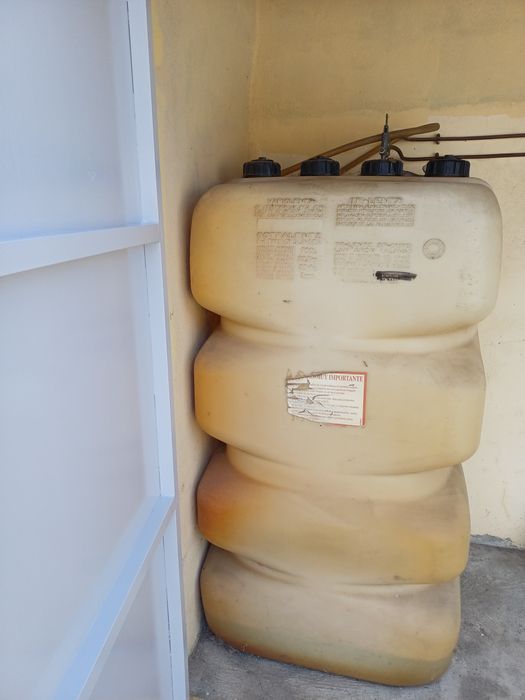 Depósito de gasóleo de 700lt , usado em bom estado.