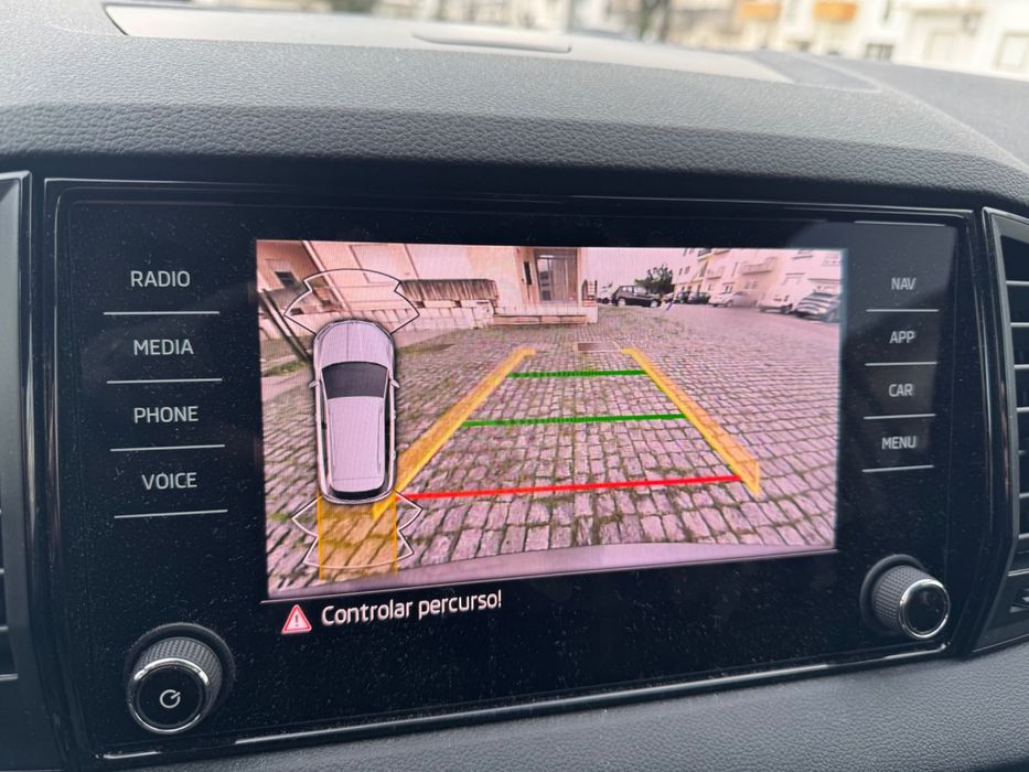 Skoda Karoq 2025 — 116 cv | Gasolina | como novo