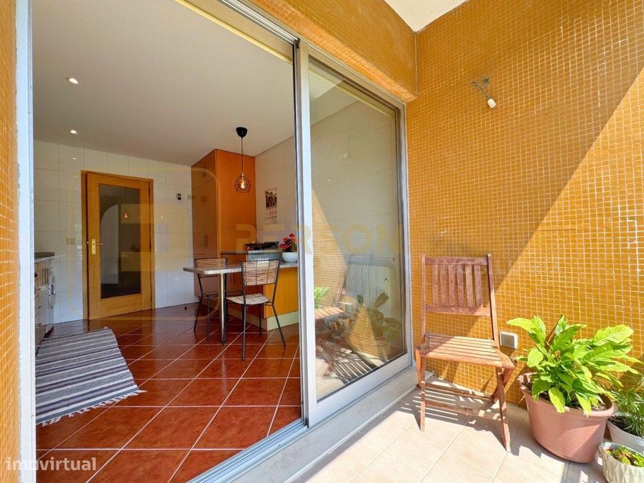 Apt. T2 Centro | Varanda | Lugar de garagem