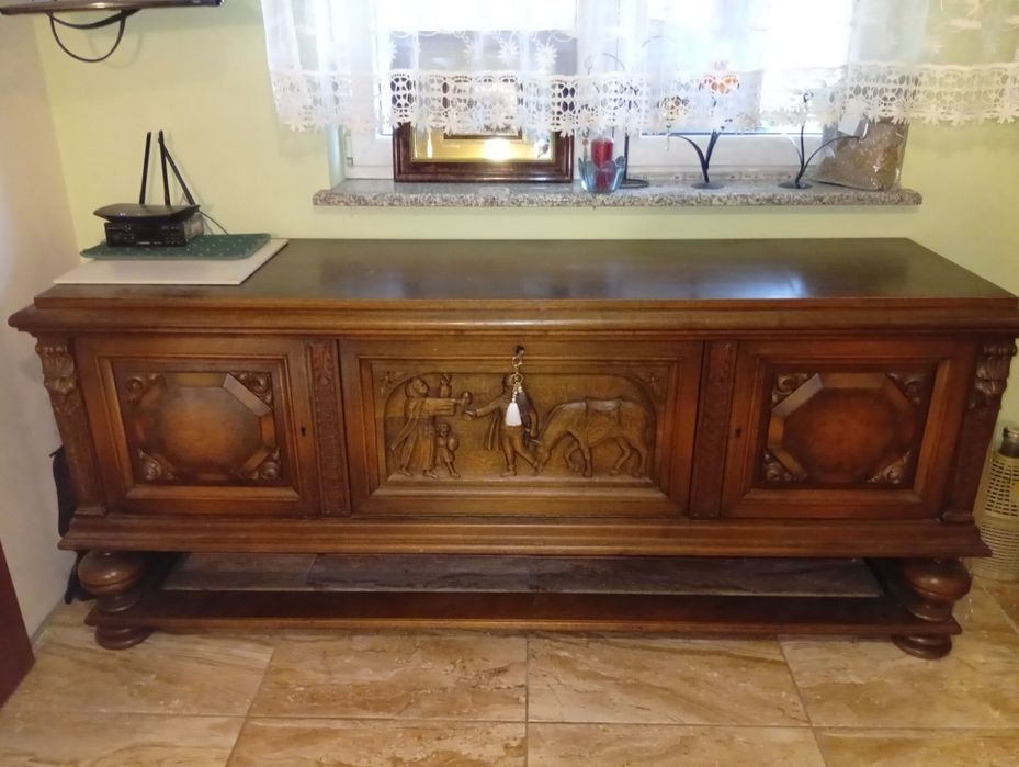 Piękna zabytkowa  rzeźbiona komoda drewniana  Wrocław