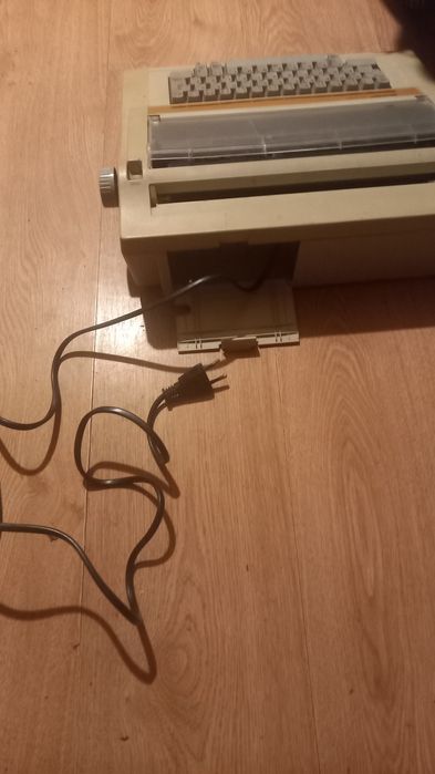 Stara maszyna Sharp PA 3000 Hdo pisania