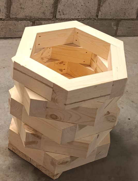 Donica skrzynia ogrodowa na kwiaty drewniana ozdobna sześciokątna