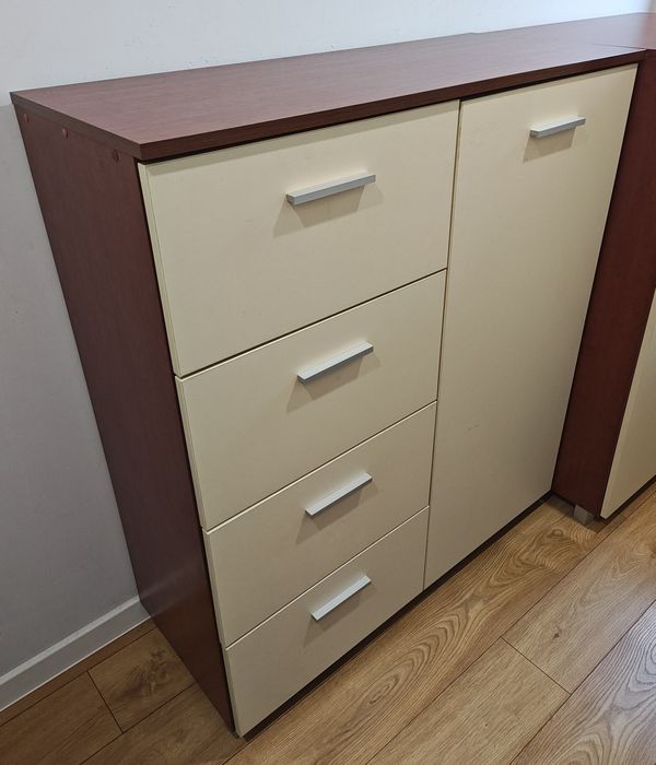 Komoda 110x45x126 cm