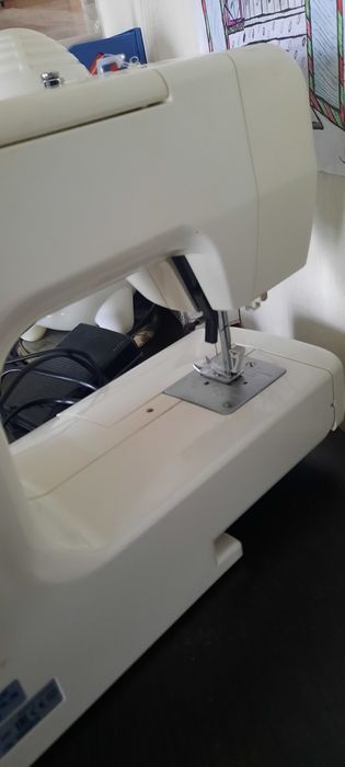 Машинка швейна Janome 23e