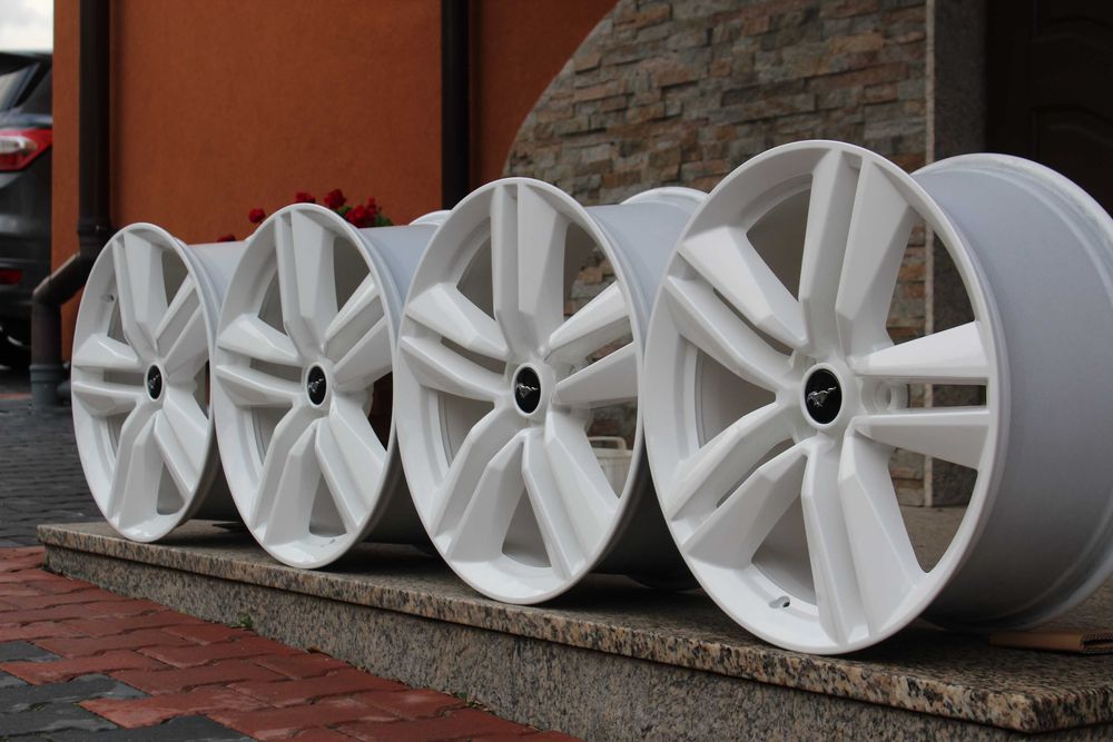 FORD MUSTANG 5x114,3 19'' 9J ET45 Biały