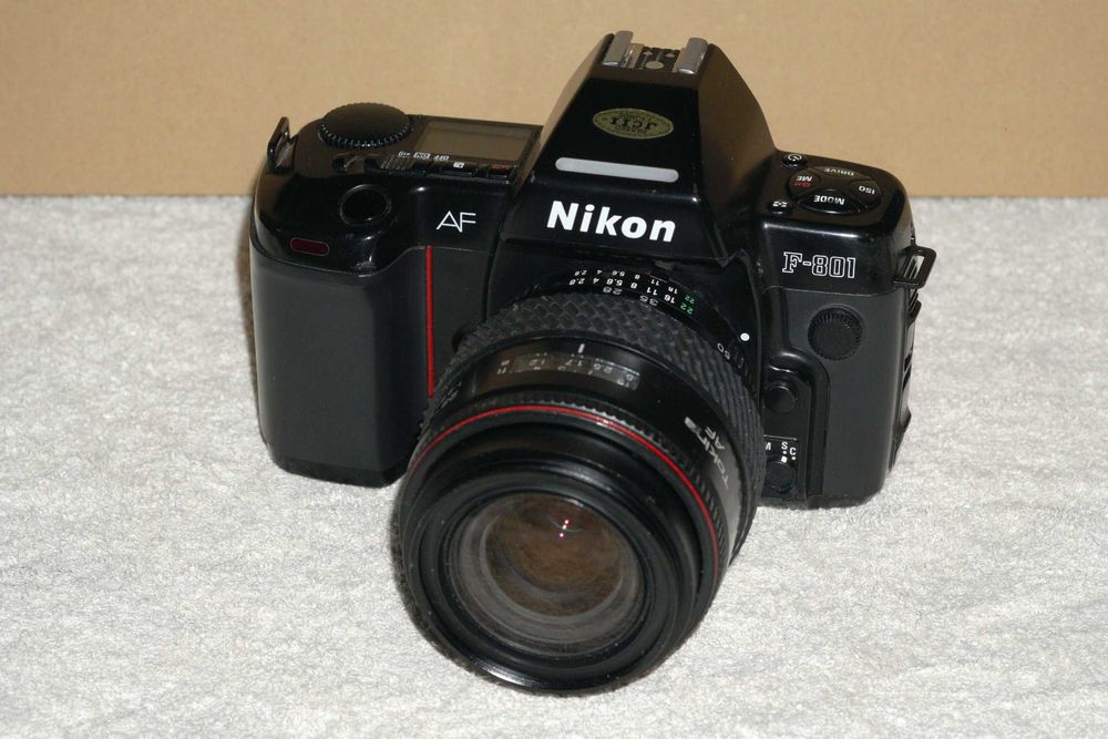 Nikon F-801 + AF 28mm f/2.8