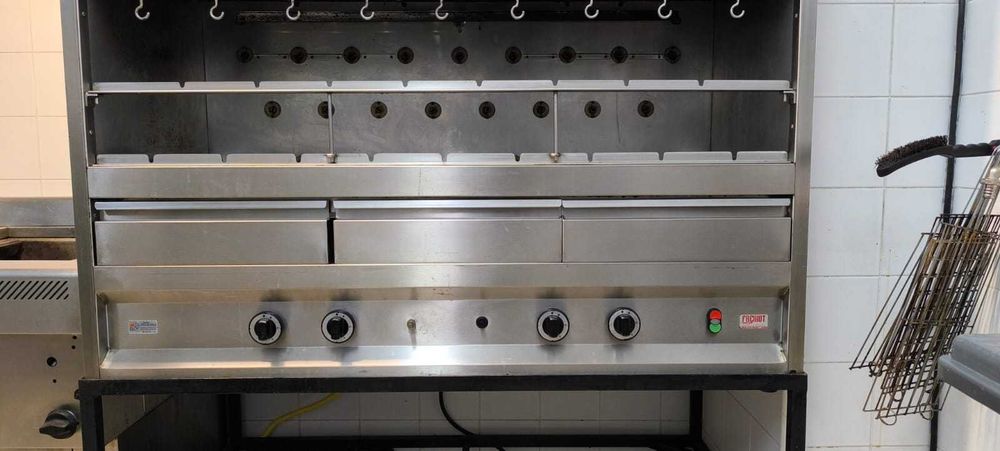 Oportunidade! Churrasqueira Rodizio 26 Espetos a Gás 1 Ano de Uso.