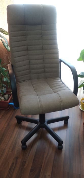 Продам крісло керівника Атлант