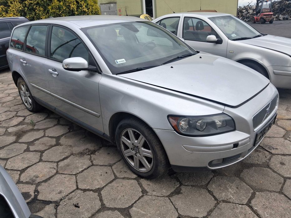 CAŁE NA CZĘSCI VOLVO V50 2006 rok. 1.6 Diesel, kod lakieru: 426-26