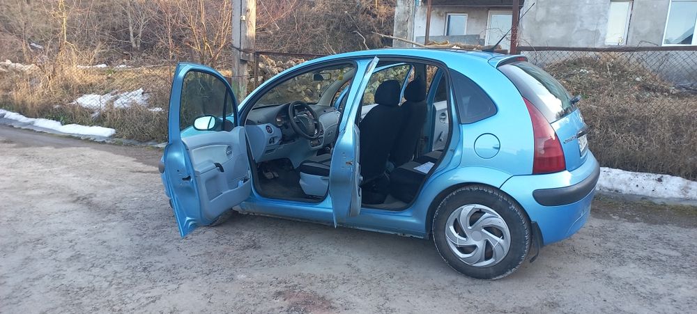 Машина хечбек  Сітроен С3