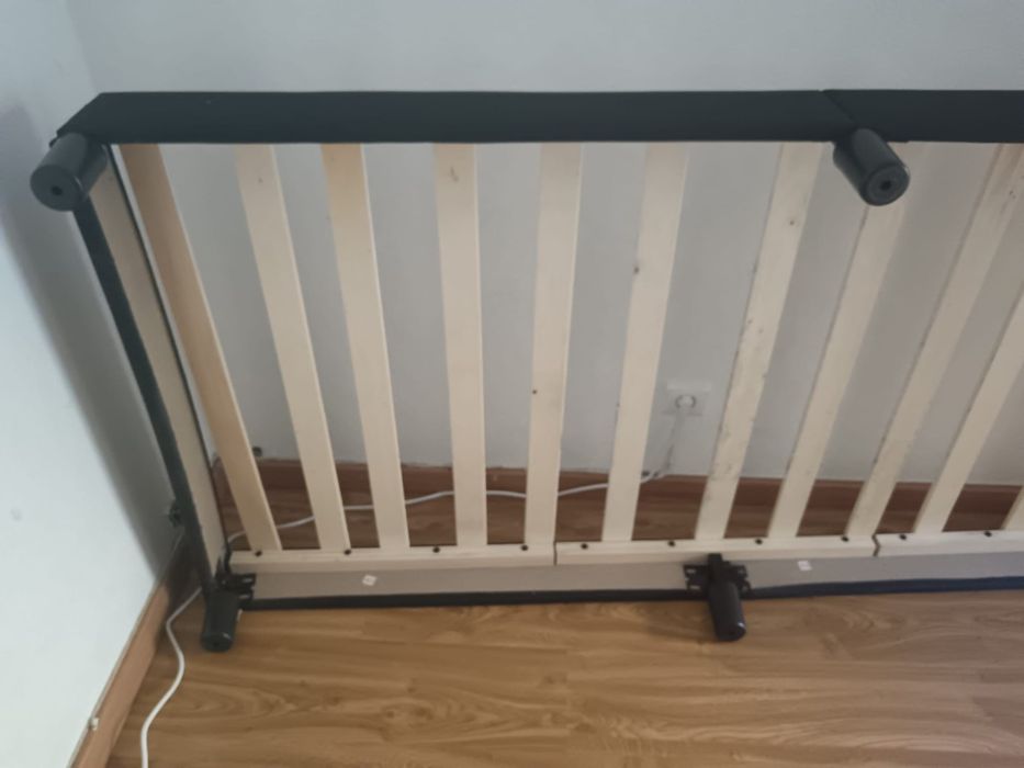 duas camas de solteiro