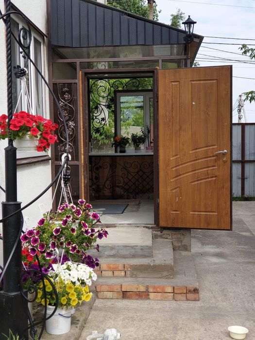 Продам Просторный Дом с ремонтом и мебелью в с.Новые Петровцы