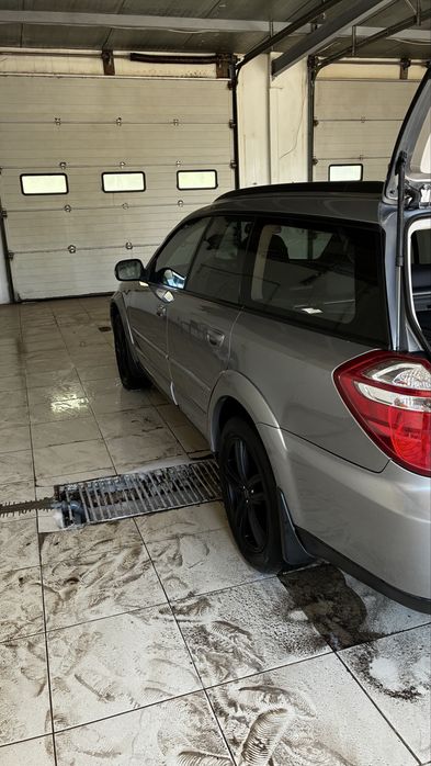 Subaru outback 2,5 автомат 4х4