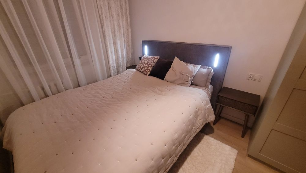 Nowe łóżko tapicerowane (LED+USB) z materacem  140 x 200 cm