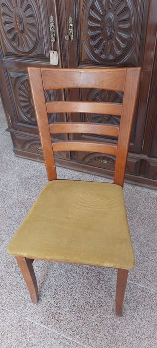 Vendo cadeira forrada veludo