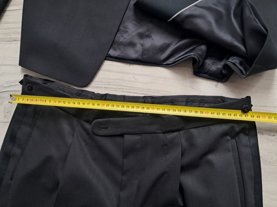 Elegancki czarny garnitur męski