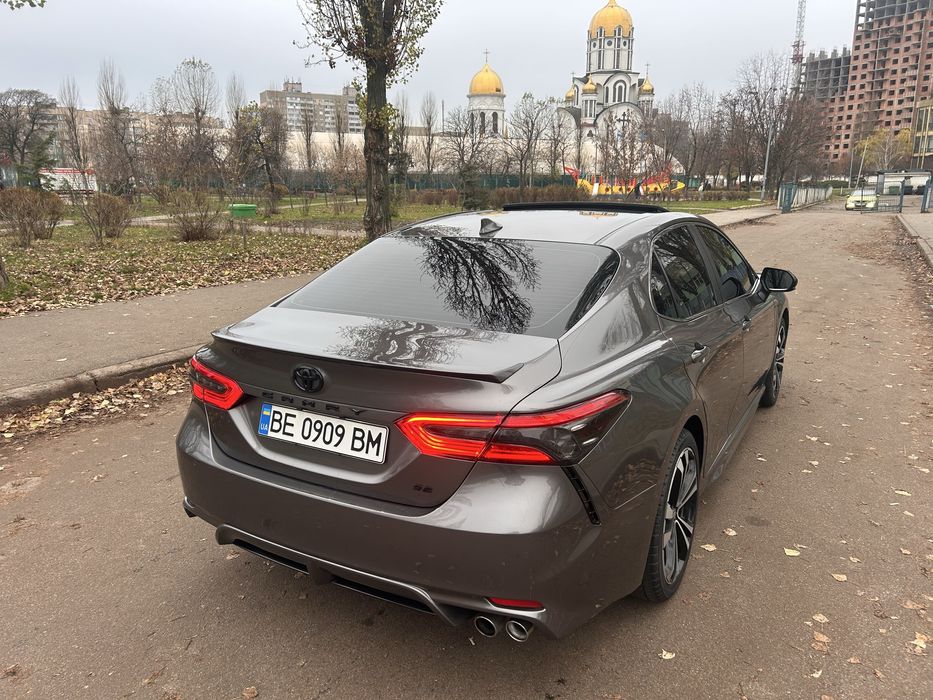 Toyota Camry 70 SE 2019