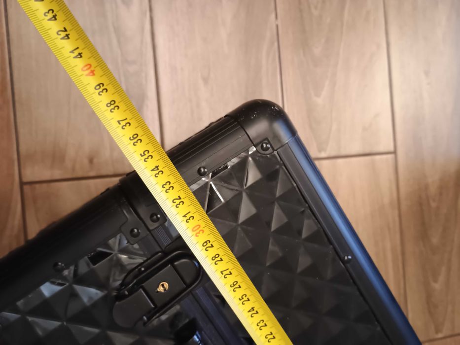 kufer na kosmetyki - czarny i okucia czarne