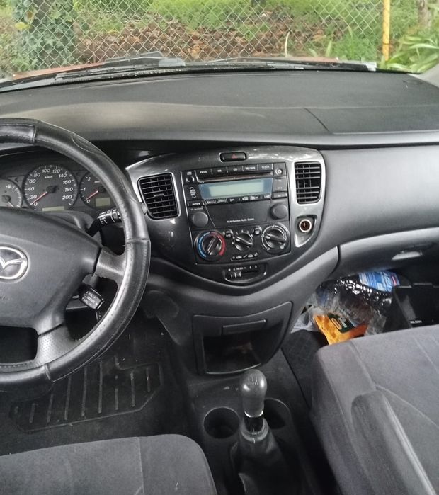 Mazda 2002 7lugares