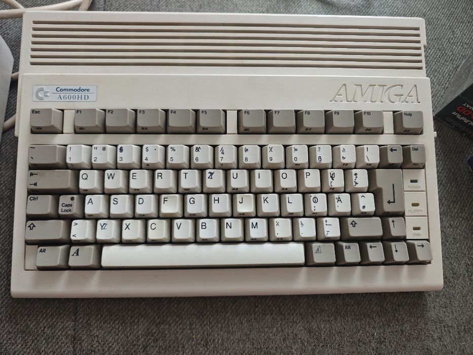 Commodore Amiga a600hd super stan dyskietki myszka