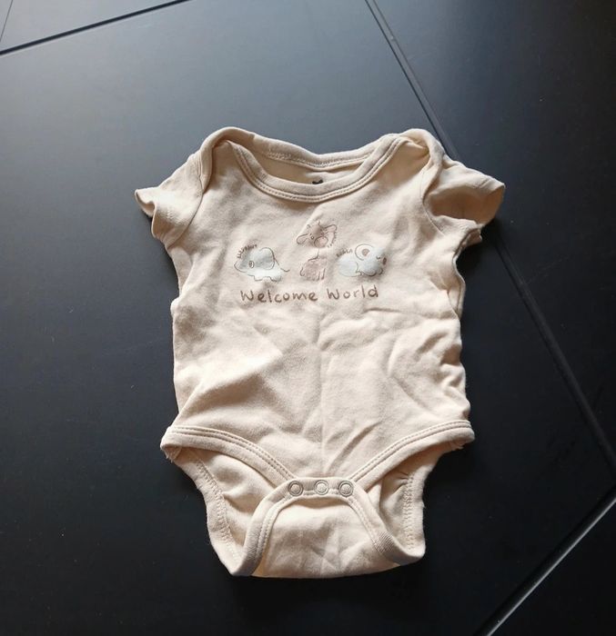 Body z krótkim rękawem