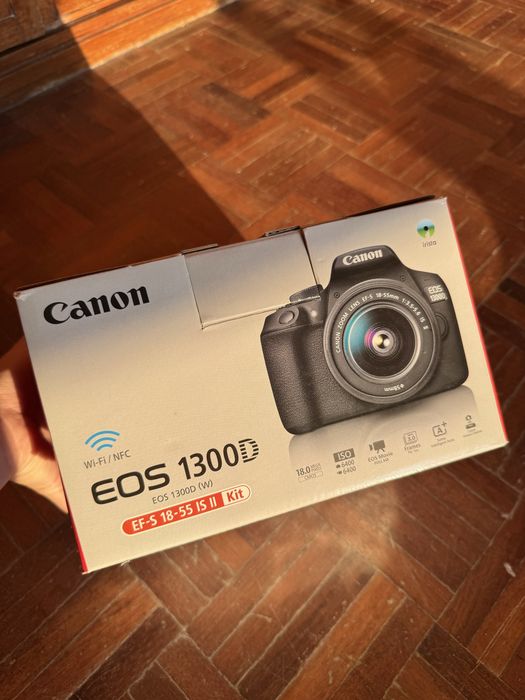 Máquina Fotográfica Reflex Canon EOS 1300D 18-55IS