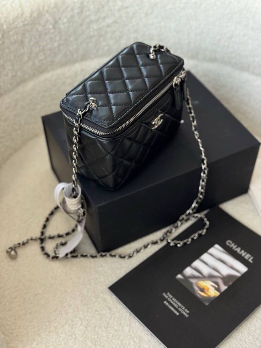 Сумка Chanel чемоданчик чорний колір в коробці