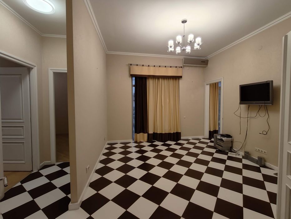 Продаж квартири на Коновальця у Львові