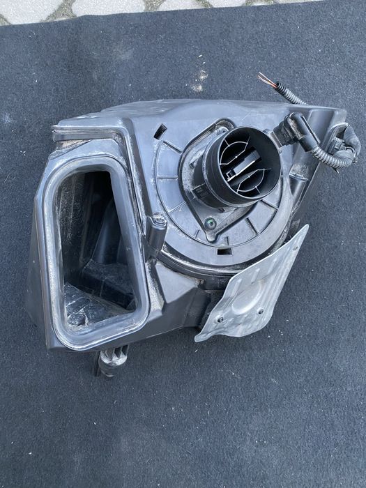 Корпус повітряного фільтра audi a4 b9 розходомір повітря 8W0133837Q