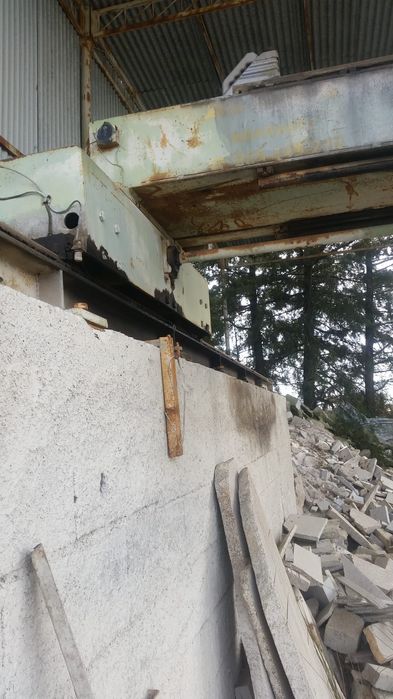 Máquina de serrar granito.