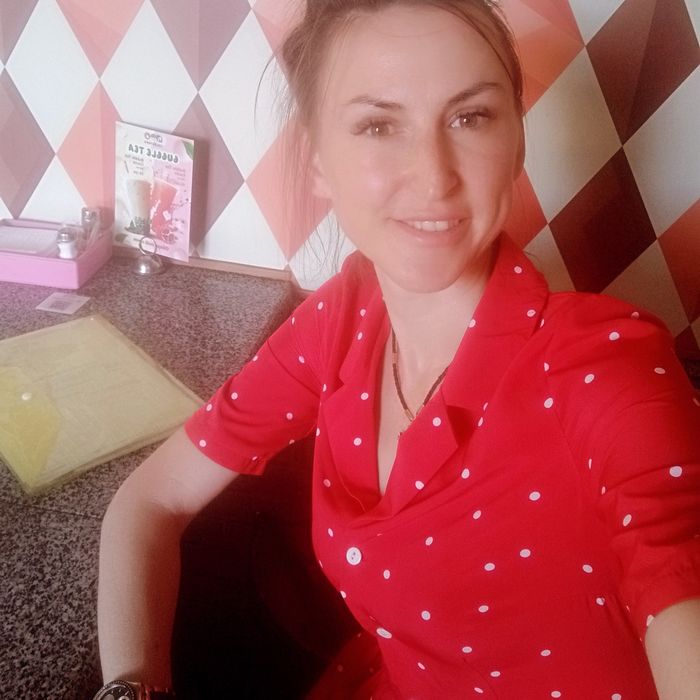 Платье красное..