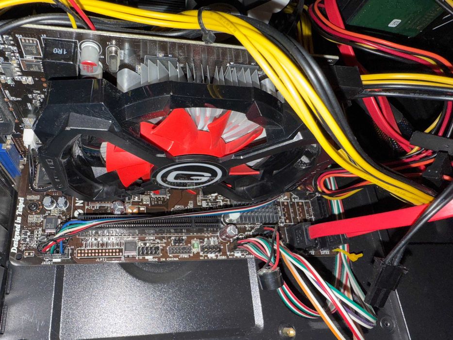 Komputer stacjonarny AMD FX4130 / GTX 650 / 4 MB