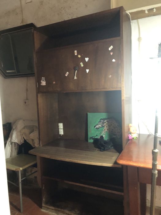 Armario em madeira em estado razoavel