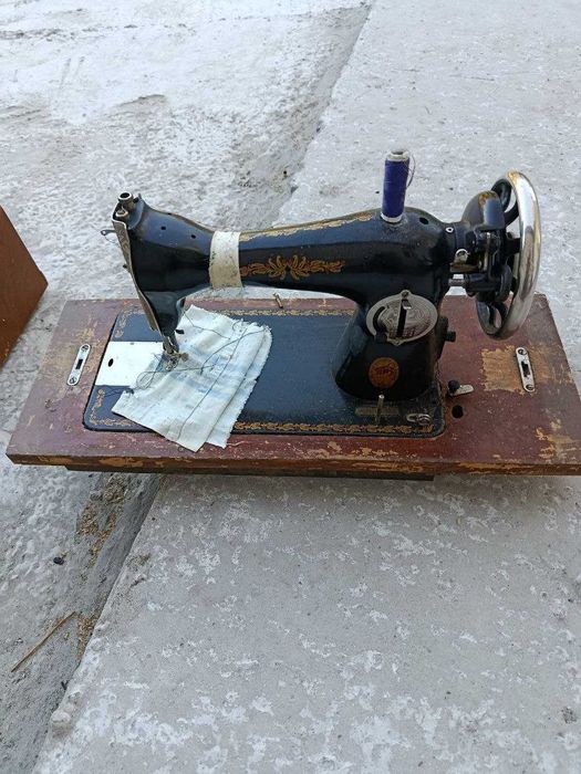 продам швейну машинку