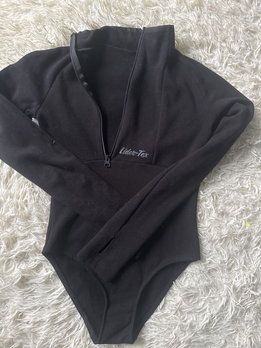 Продам купальник для занять спортом