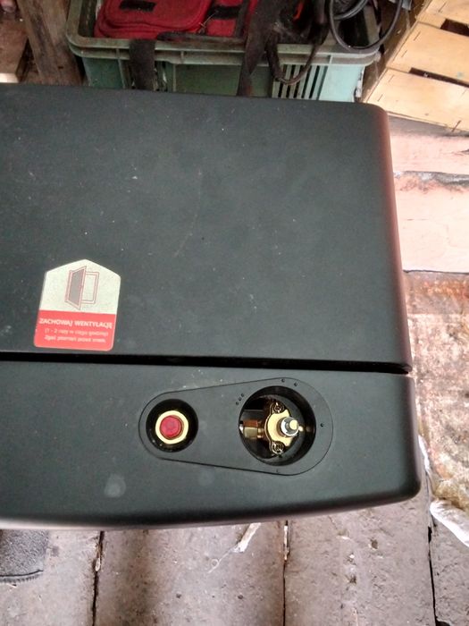 Продам конвектор газовий не працує.кнопка.на запал.газу.разом.збалоном