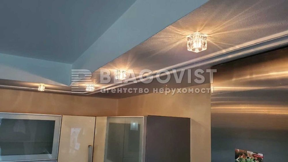 Машинобудівна 21, М Шулявська 3 кім, 90м, 165000$