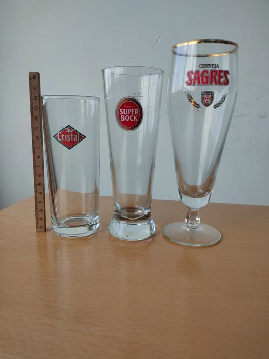 Conjunto de copos de cerveja para coleccionadores.